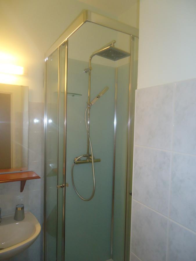 Logis Hotel Du Champ De Foire Saint-Aulaye-Puymangou Dış mekan fotoğraf