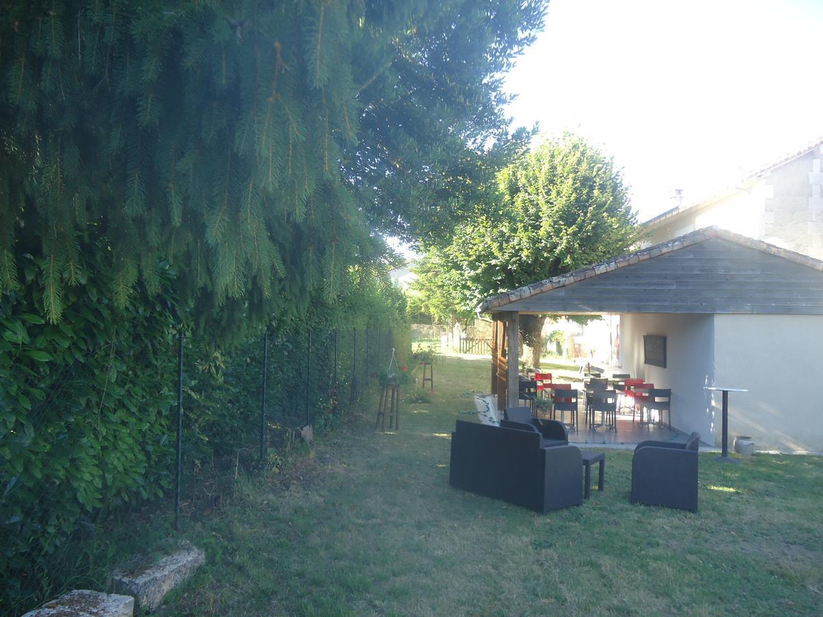 Logis Hotel Du Champ De Foire Saint-Aulaye-Puymangou Dış mekan fotoğraf