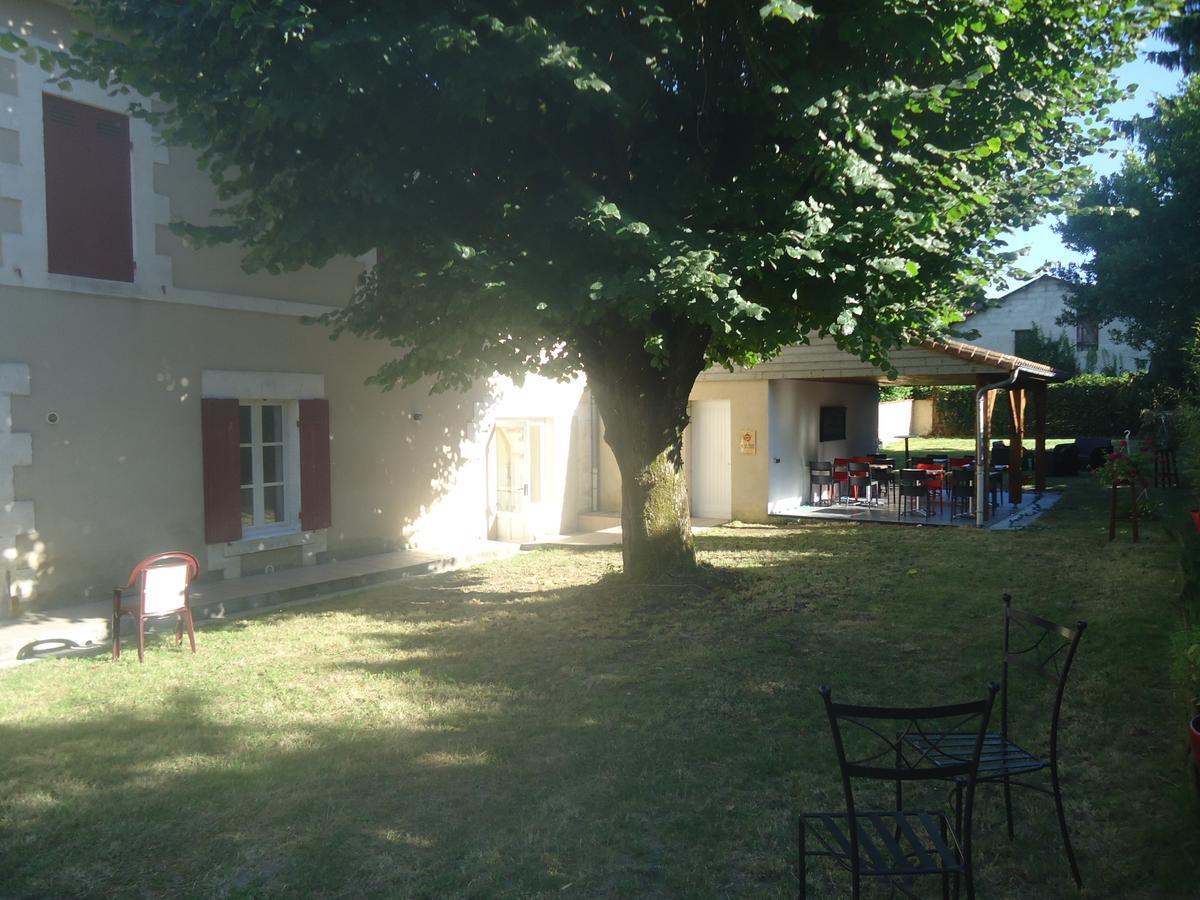 Logis Hotel Du Champ De Foire Saint-Aulaye-Puymangou Dış mekan fotoğraf