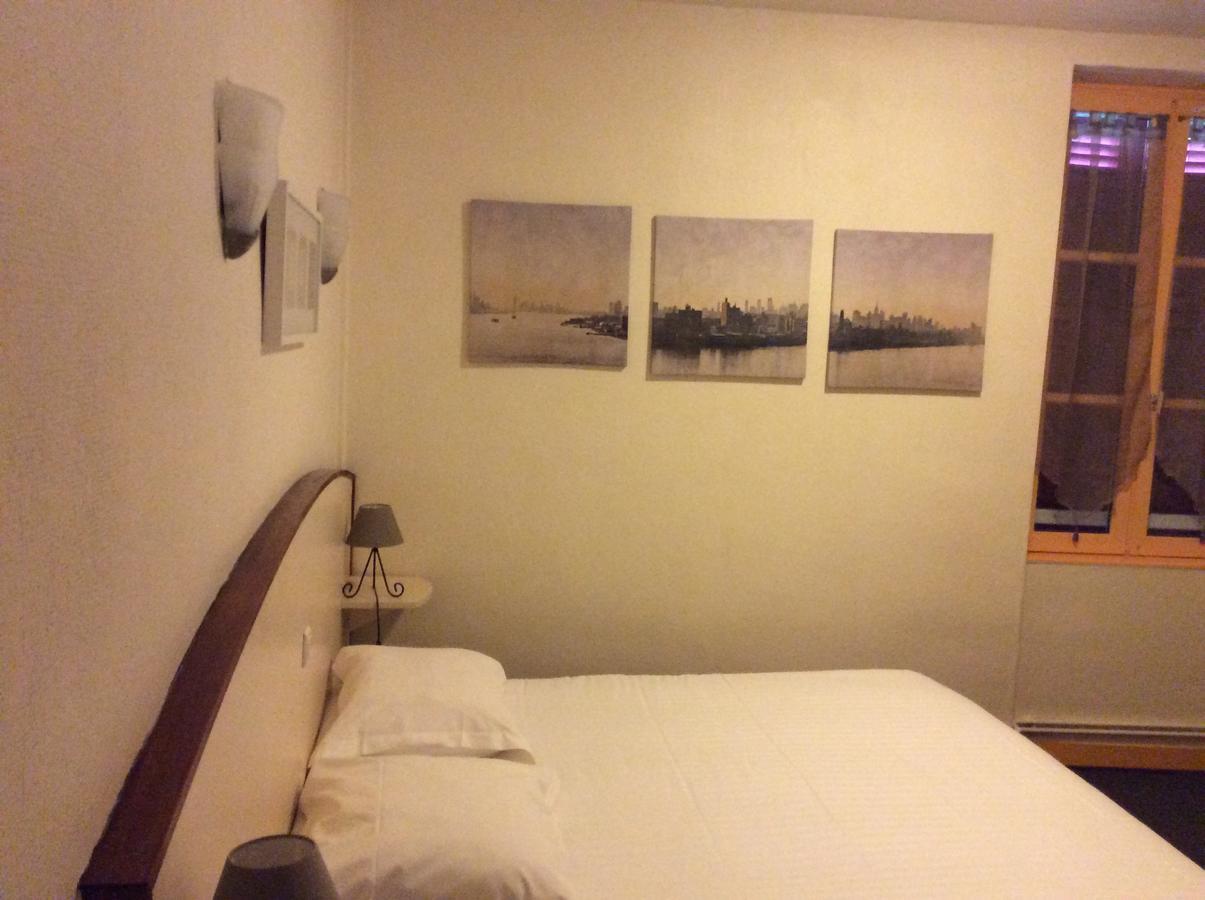 Logis Hotel Du Champ De Foire Saint-Aulaye-Puymangou Dış mekan fotoğraf
