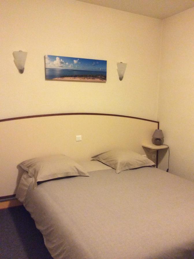 Logis Hotel Du Champ De Foire Saint-Aulaye-Puymangou Dış mekan fotoğraf