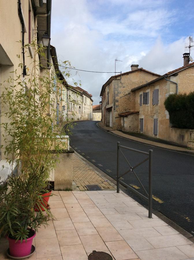 Logis Hotel Du Champ De Foire Saint-Aulaye-Puymangou Dış mekan fotoğraf